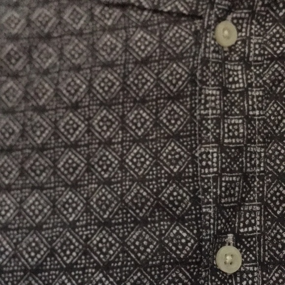 New GAP Men’s Straight Fit Button Up Short Sleeve Island Diamond Print Shirt - Picture 2 of 5